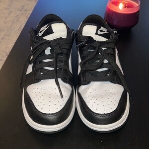 Nike Men's size 6.5 woman’s size 8 Nike panda dunk low retro worn twice